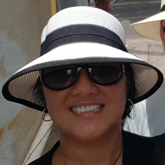 Meet your Posher, Richelle - Picture 2 of 2